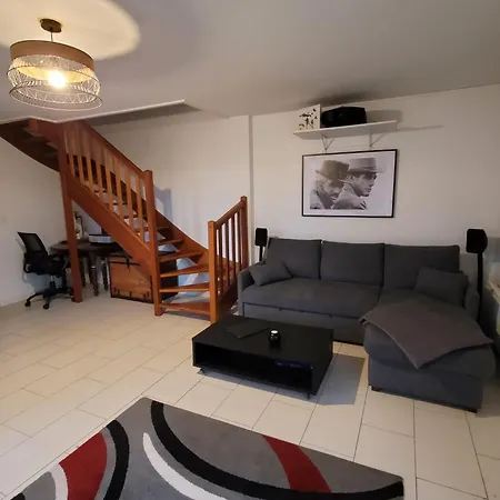 Duplex Proche Avec Ecran Cinema شيسي