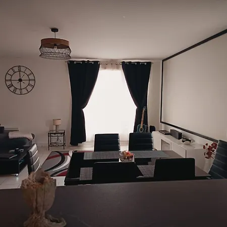 Duplex Proche Avec Ecran Cinema * شيسي