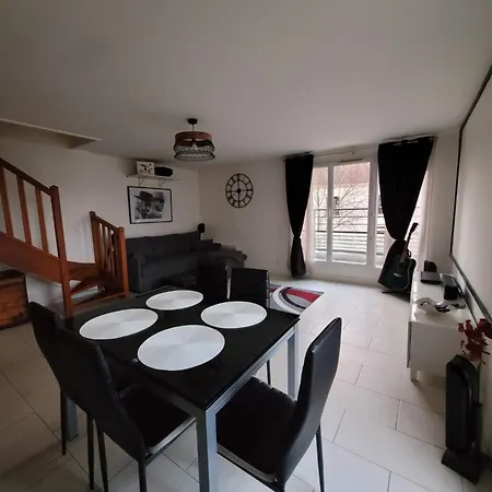 Duplex Proche Avec écran Cinéma *