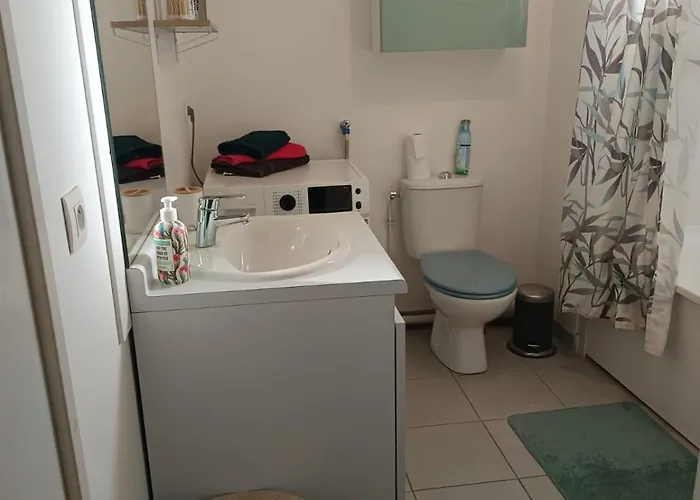 Duplex Proche Avec Ecran Cinema 쉐시